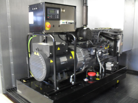 Basis Stromaggregat als Notstromversorgung in einem Salzwerk mit Deutz Motor BF 4 M 2011 C Typ WA-D 60 "G" eingebaut in einem 10 Ft. Container mit Ölauffangwanne und diversen Öffnungen. 